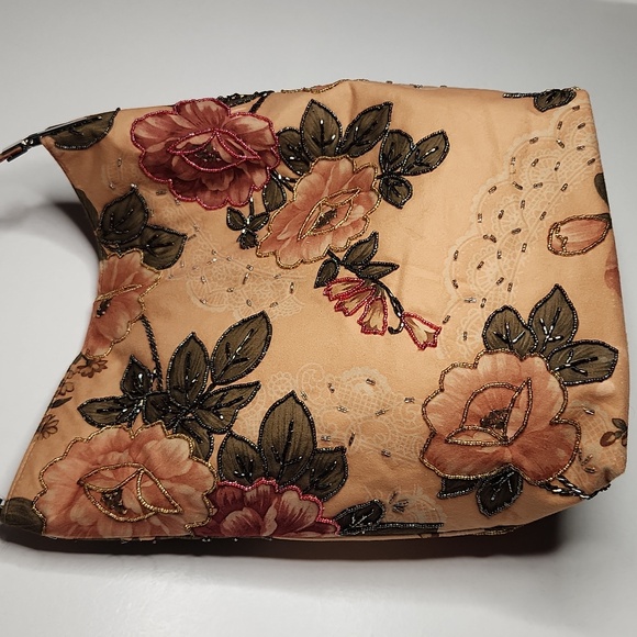 Fashion Tan/Green/Red 🌺 embellished fabric floral tote. EUC Preloved sold as is - Picture 6 of 7